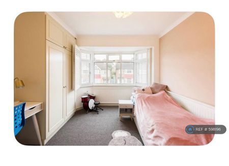 4 bedroom semi-detached house to rent - Photo 3