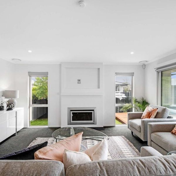 Executive Four Bedroom Family Home! - Photo 1