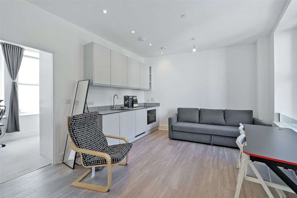 A stylish and contemporary one-bedroom apartment in the heart of Bristol city centre, offering modern living with lift access and excellent amenities on your doorstep. - Photo 1