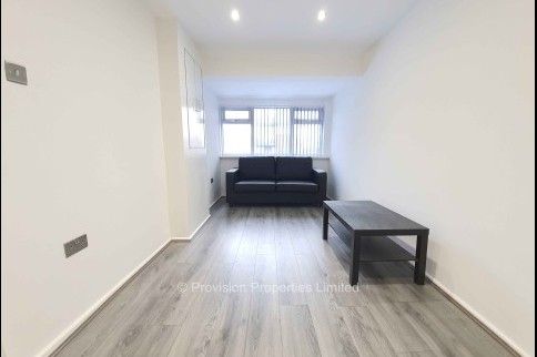 4 Bedroom Houses for Rent - Photo 1