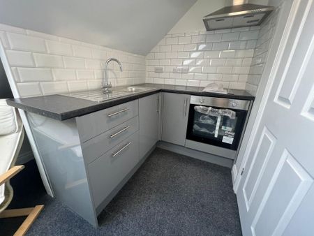 1 bedroom in a house share to rent - Photo 2