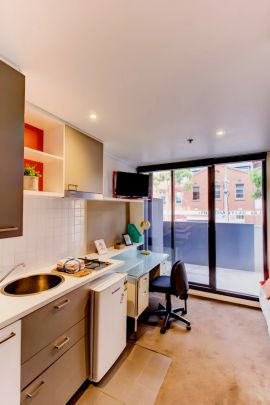 Large Studio - Photo 1