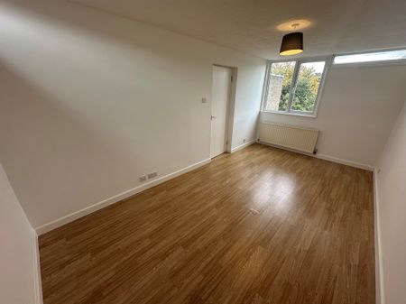 St. Johns Close, Bury St. Edmunds, Mildenhall - Photo 3