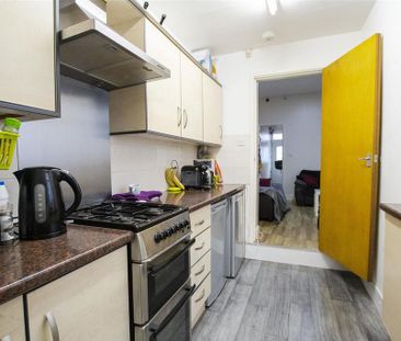 4 bedroom property to rent - Photo 5