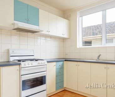 Sun-Filled One Bedroom Apartment - Photo 2