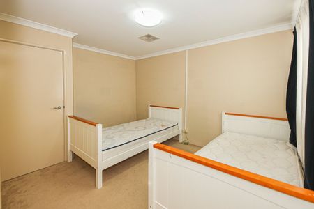 MODERN 2-STOREY TOWNHOUSE - Photo 2