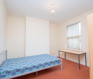 3 Fitzroy Avenue, Belfast, BT7 1HS - Photo 3