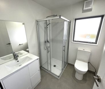 RARE MODERN PENTHOUSE - SPACIOUS & CENTRAL - Photo 6