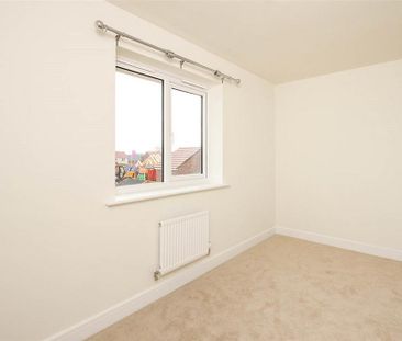 2 bedroom end of terrace house to rent - Photo 3