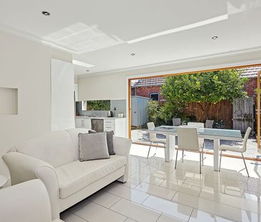 211 Danks Street, Albert Park VIC 3206 - House For Rent | Domain - Photo 6