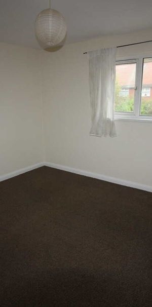 2 bed Flat - Photo 1