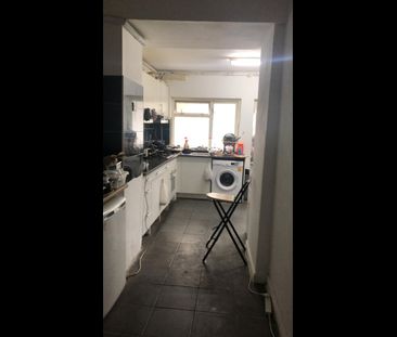 Room in a Shared House, Southend Road, E6 - Photo 1