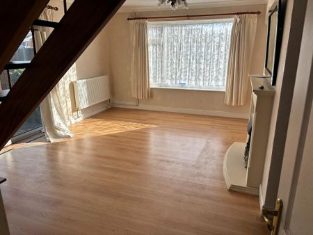 4 bedroom detached house to rent - Photo 2