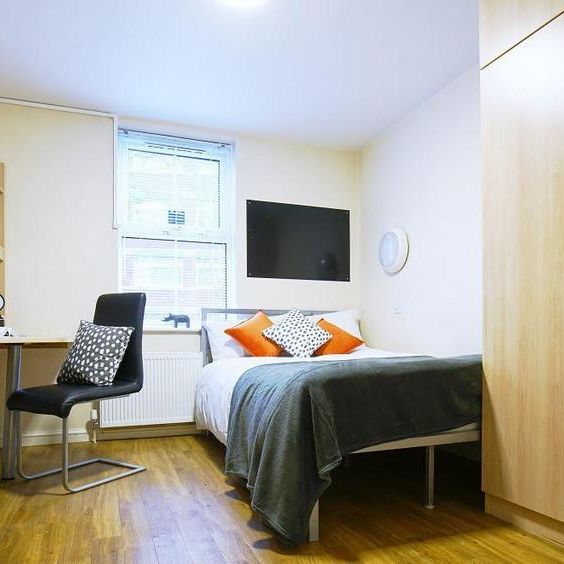 1 bedroom in a flat share to rent - Photo 1