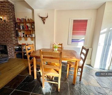 4 bedroom terraced house to rent - Photo 3