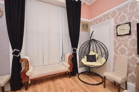 7 bedroom semi-detached house to rent - Photo 2