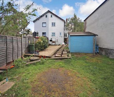4 bedroom semi-detached house to rent - Photo 5
