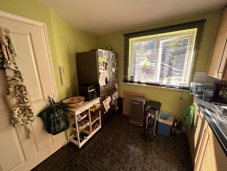 3 bedroom semi-detached house to rent - Photo 4