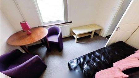 Clarendon Park Road, Leicester - Photo 2