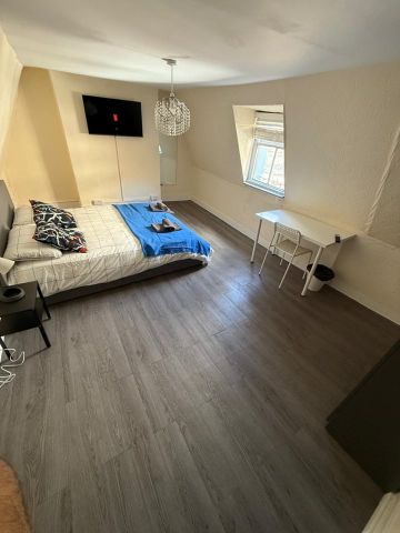 Room in a Shared Flat, St. James's Street, BN2 - Photo 5