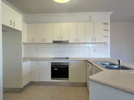 FRESH START, GREAT LOCATION - Photo 4