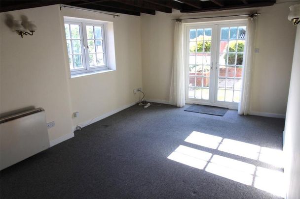 2 bedroom end of terrace house to rent - Photo 1