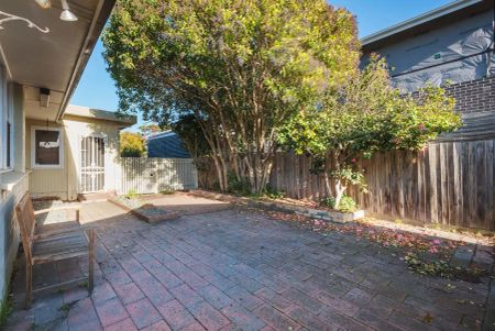 “GREAT FAMILY HOME | PERFECT LOCATION | LARGE REAR GARDEN” - Photo 5