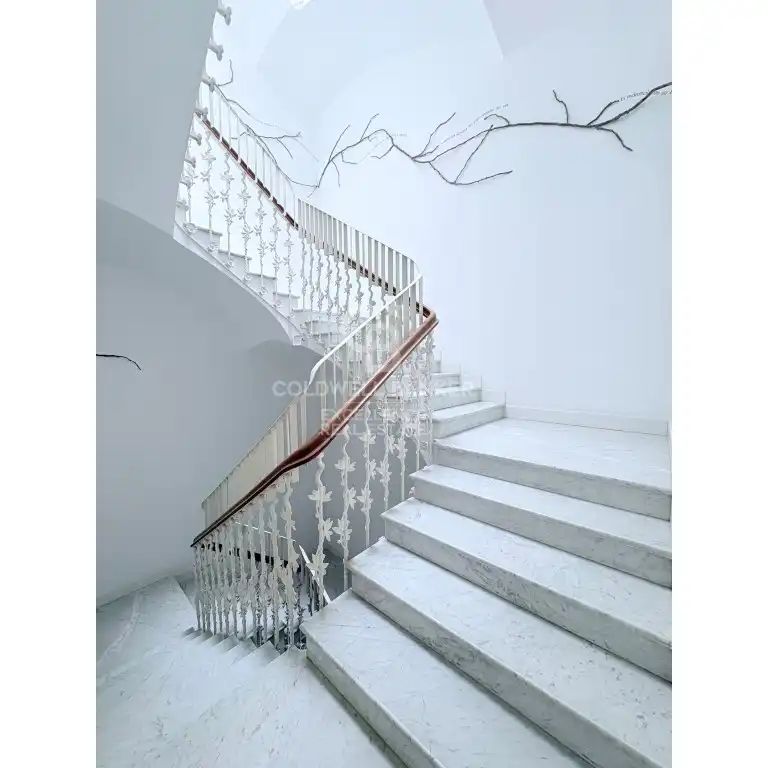 Valencia - Photo 1