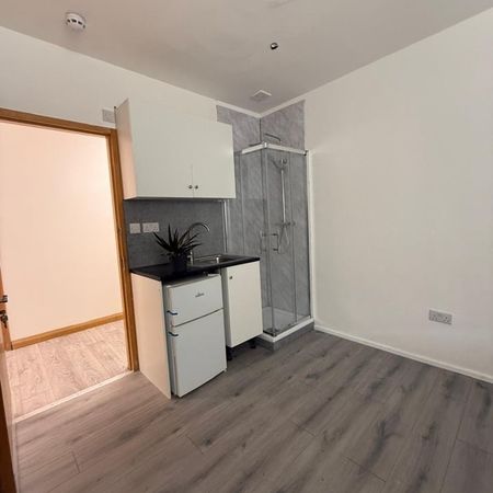 Room in a Shared House, Manchester Road, E14 - Photo 3