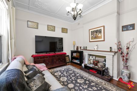 STUNNING CHARACTER HOME - Photo 3