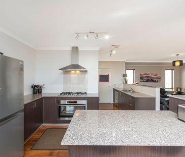 Modern home with plenty of space - Photo 3