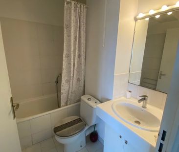 Location Appartement 1 pièce 27m² ST LAURENT DU VAR 06700 - Photo 4