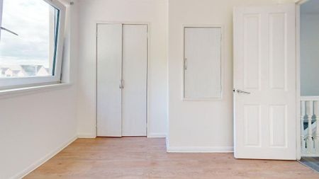 5 bedroom semi-detached house to rent - Photo 4