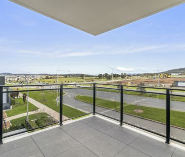 Spacious Living! - Photo 6