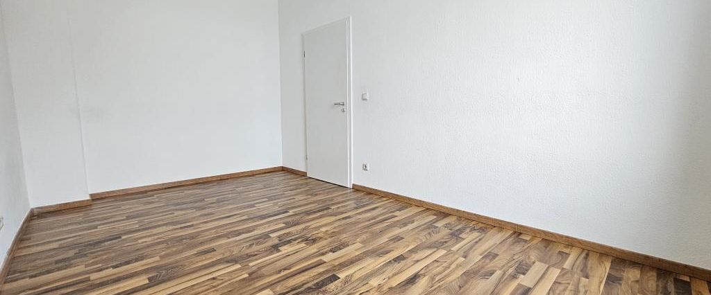 Centrally located apartment with pantry kitchen - Photo 1