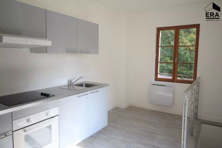 ATYPIQUE F3 AVEC TERRASSE ET PARKING - Photo 2