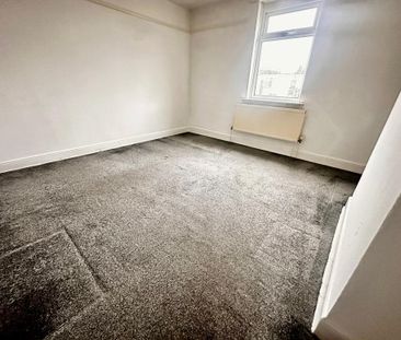 3 bedroom flat to rent - Photo 2