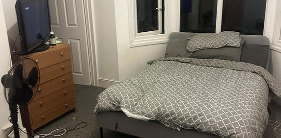 3 bedroom flat to rent - Photo 2