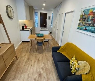 FULLY FURNISHED 2 bedroom Paddington apartment - Photo 1