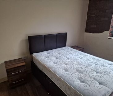 Upper Blakeridge Lane, Batley, West Yorkshire, WF17 - Photo 2