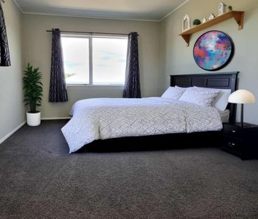 Spacious family home in a great location - Photo 1