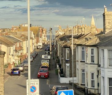 Updated 1st Floor Flat with Glimpses of the Sea! - Photo 6