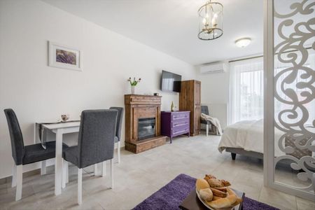 Kiadó újszerű állapotú lakás - Balatonkenese - Fotó 2