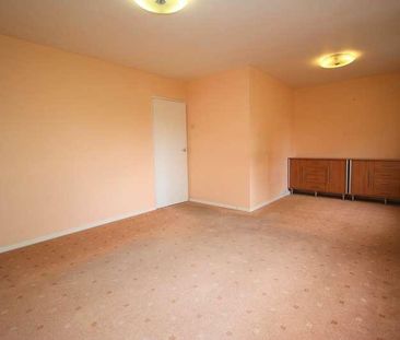 Beauchamp Court, Bedford, MK40 - Photo 5