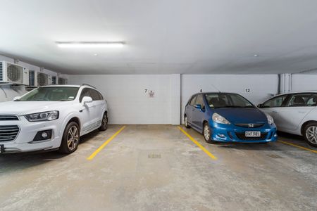 Superb Apartment with Carpark - Photo 3