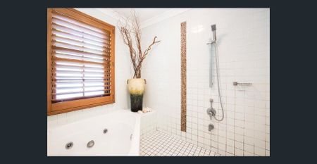 CONTEMPORARY THREE BEDROOM TERRACE HOUSE IN PRIME LOCATION - Photo 3