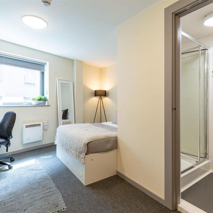 1 bedroom in a flat share to rent - Photo 1