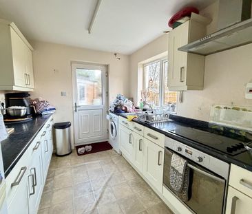 3 bedroom semi-detached house to rent - Photo 3