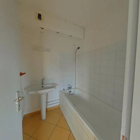 Location Appartement 2 pièces 50m² ROMANS SUR ISERE 26100 - Photo 3
