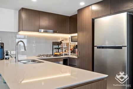 Spacious 1 Bedroom Apartment â Luxury Living in the Heart of Indooroopilly - Photo 5